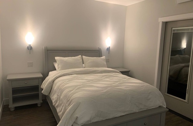 Modern and Elegant 3-bedroom townhome with WiFi, AC in enjoyable Juneau