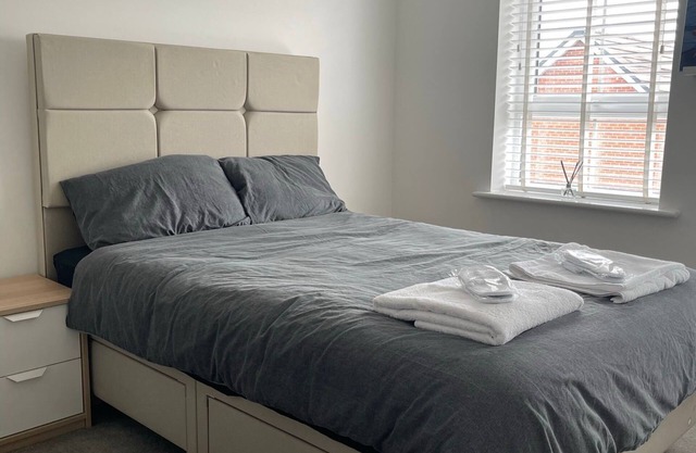 MODERN, AND IMMACULATE PRIVATE ROOM IN NUNEATON.