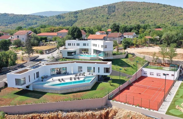 Modern and luxurious villa with swimming pool