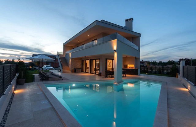 Modern and luxurious villa with pool, jacuzzi and fantastic panoramic sea views