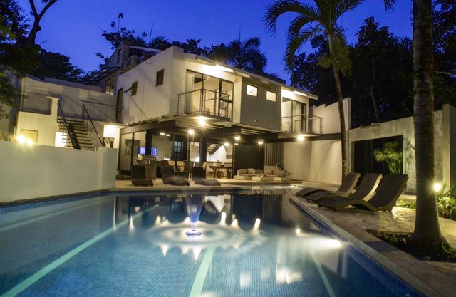 MAGICAL VILLA WALKING DISTANCE FROM THE BEACH