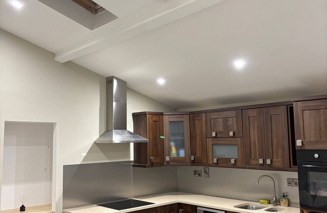 Modern and secure 1-bedroom apartment in Oldcastle - Sleeps 2 -4 people