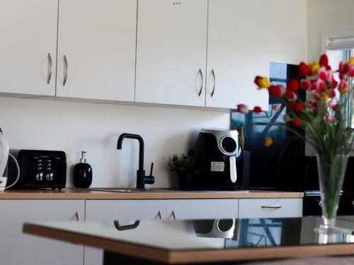 Modern and spacious 1 bedroom holiday home