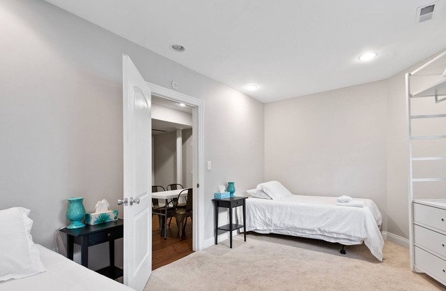 Modern and Stremlined Apartment With Private Entrance