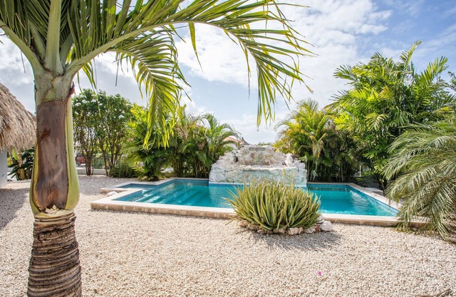 Modern Apartment 1BR Retreat Pool Side
