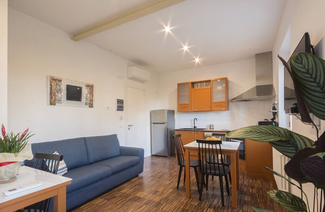 Moderno apartamento a 2 km del centro de la ciudad sin área de tráfico - Estacionamiento incluido