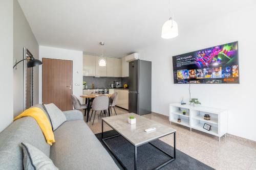 Modern Apartment 3 with Parking next to Bulgaria Mall