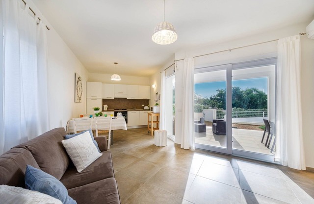 moderno apartamento a 5 min del mar con aire acondicionado, piscina, wi-fi