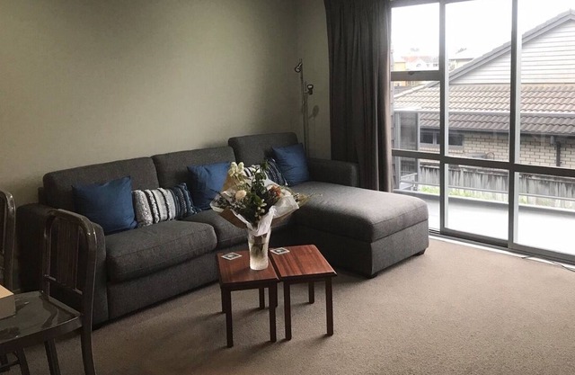 Modern Apartment by Rugby Stadium