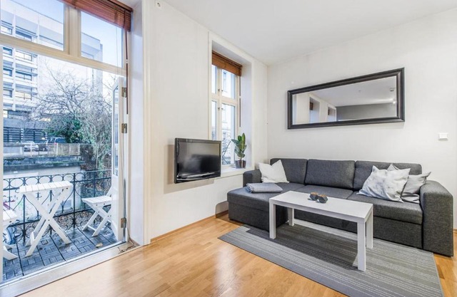 Modern Apartment In City Centre