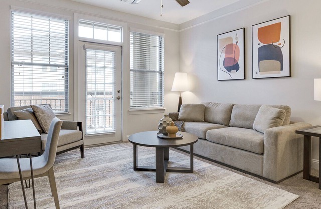 Modern Apartment in Prime Location (ID8773X71)