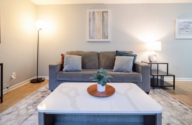 Modern Apartment in Prime Location (ID7684X4)