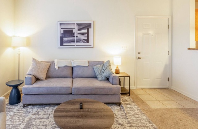 Modern Apartment in Prime Location (ID3811X44)