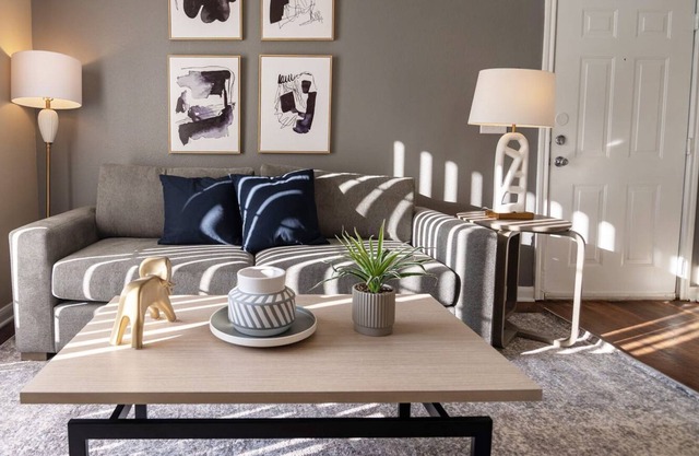 Modern Apartment in Prime Location (ID9206X12)