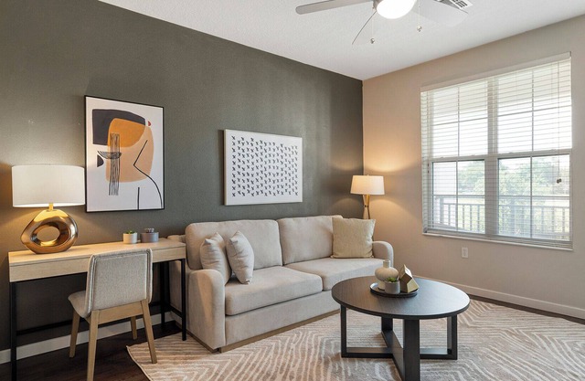 Modern Apartment in Prime Location (ID8503X04)