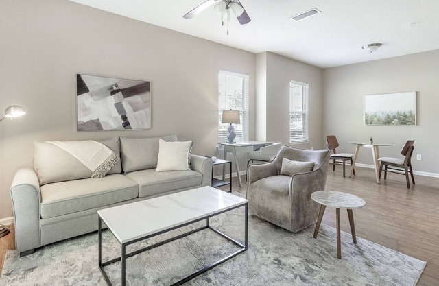 Modern Apartment in Prime Location (ID2796X33)
