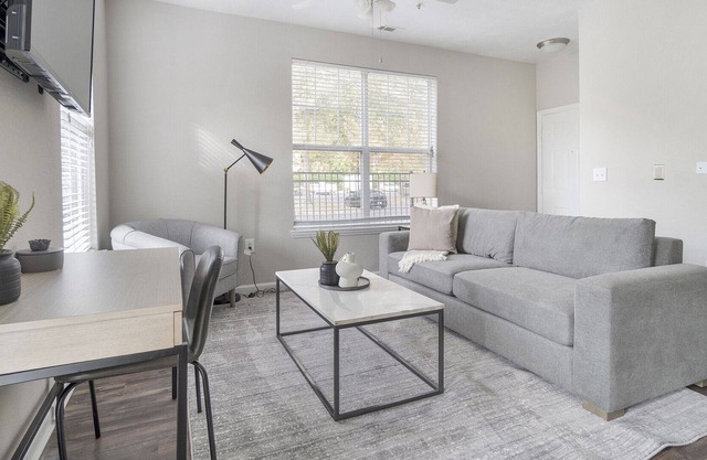 Modern Apartment in Prime Location (ID1213X665)