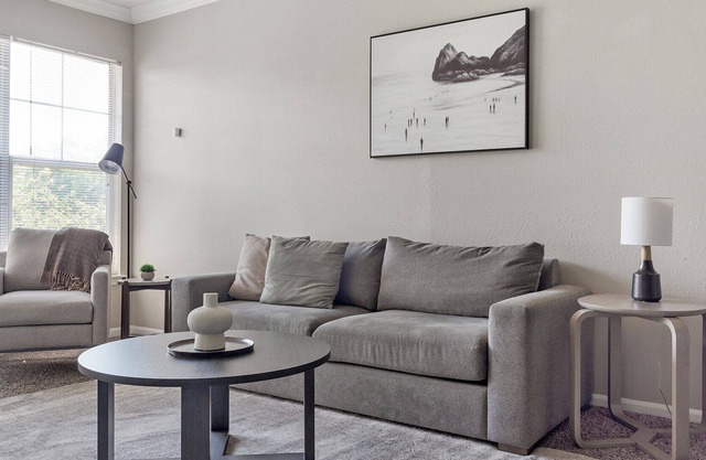 Modern Apartment in Prime Location (ID8382X95)