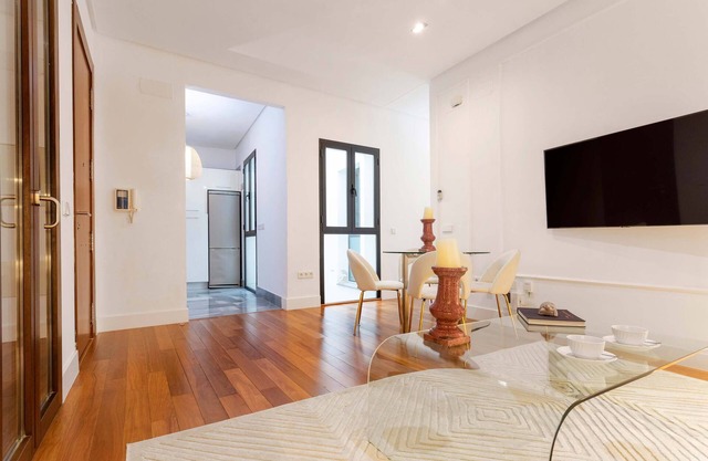 Modern Apartment in Seville. Corral del Rey II