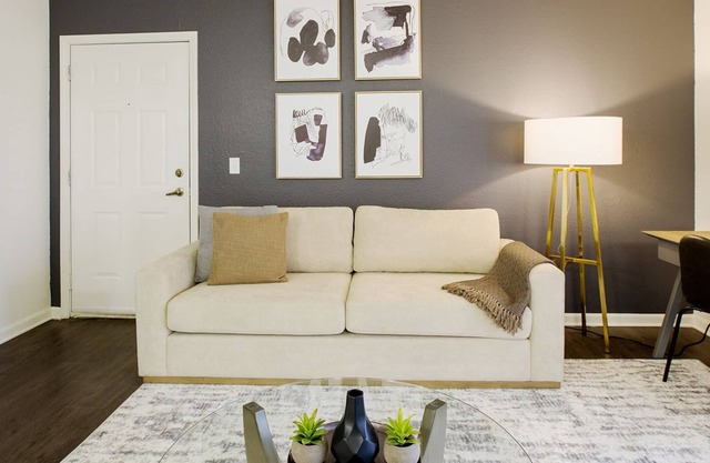 Modern Apartment in Prime Location (ID8356X09)