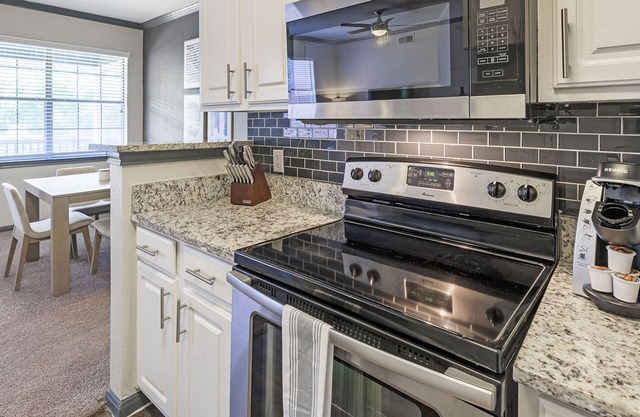 Modern Apartment in Prime Location (ID8657X03)