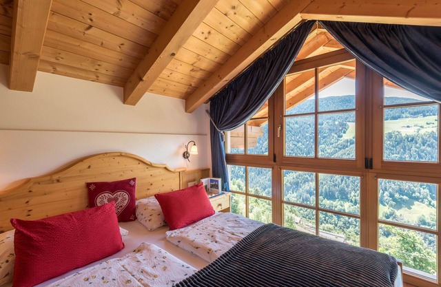 Moderno apartamento "Malga - Unterkehr" con vistas a la montaña, Wi-Fi, jardín y terraza.