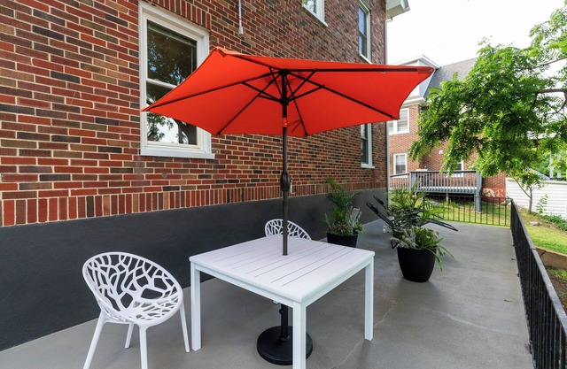 Modern Apartment Near Downtown Waynesboro w/Full Kitchen and Large Outdoor Patio