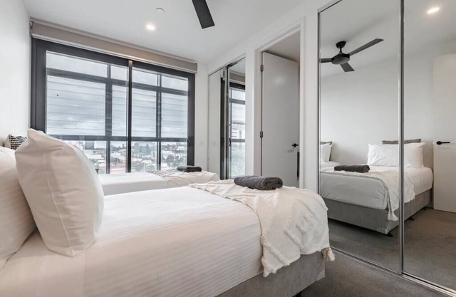 Modern Apartment near Vibrant Swan Street