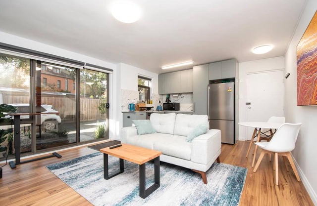 Modern Apartment opposite huge parklands