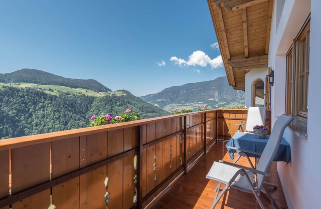 Moderno "Apartamento Sella" con vistas a la montaña, Wi-Fi, balcón, jardín y terraza