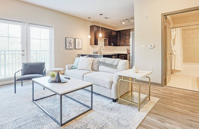 Modern Apartment in Prime Location (ID8476X21)