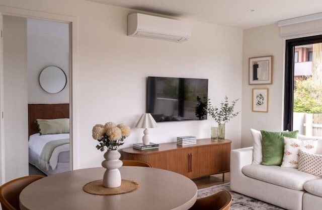 Modern apartment with Park views in Cheltenham