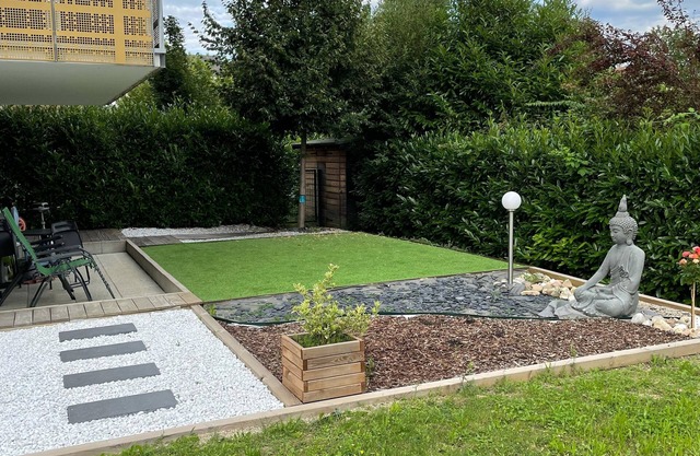 Modern apartment with garden / Tram / free parking