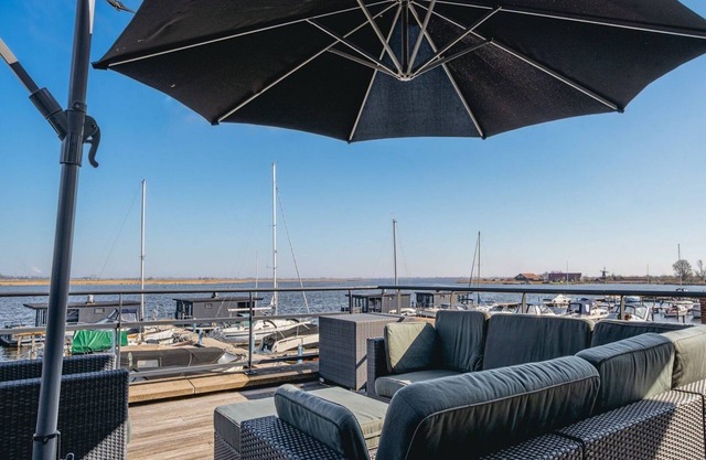 Modern apartment with free view over the water