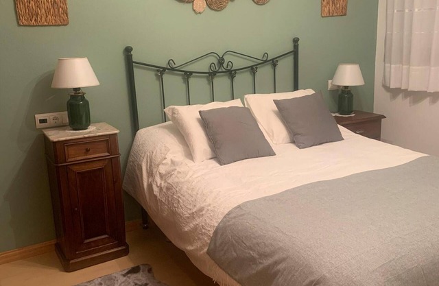 Apartamento en Jaca con Terraza, Piscina y Parking Incluido