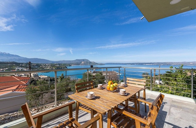 Moderno Apt. 170 m2 ★ A pie de tabernas y supermercados ★ Vista superior al mar ★ 4 habitaciones