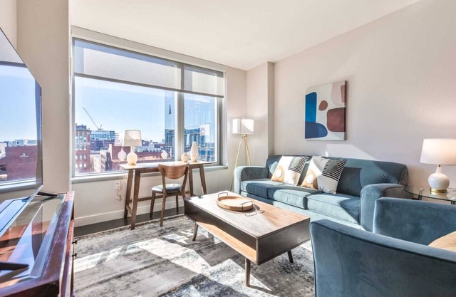 Modern Apt Downtown Seaport with Gym