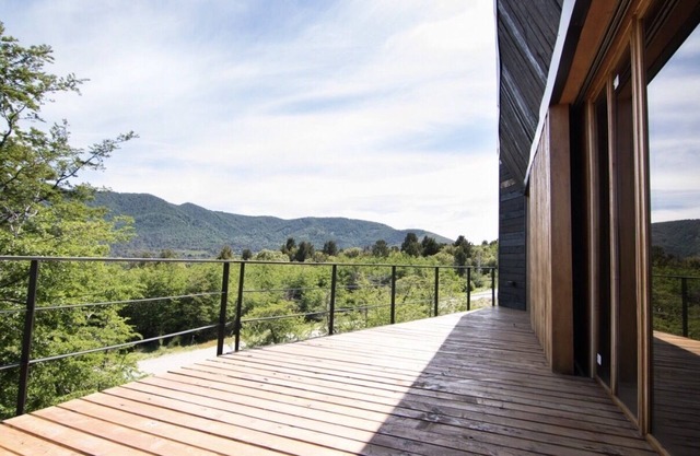 Modern House w / Great Views of the Lake and the Hill