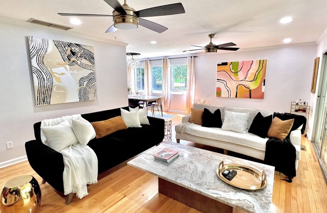 Modern Artsy 4bd/2ba Central w/ 1PM CHECK IN! 5beds/Sleeps 10