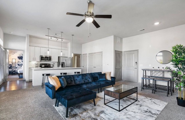 Modern Austin 2BR 2B Unit with Pool,Parking & WiFi