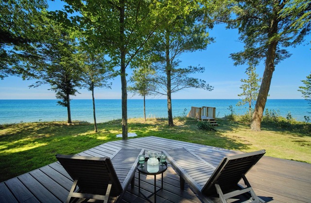 ★Modern Beach House w/Sunset Views/Trails/Golfing/Skiing/Secluded Beach★