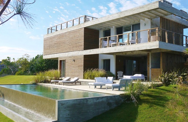 * Casa de playa moderna con impresionantes vistas al mar y piscina infinita climatizada de 11 m **