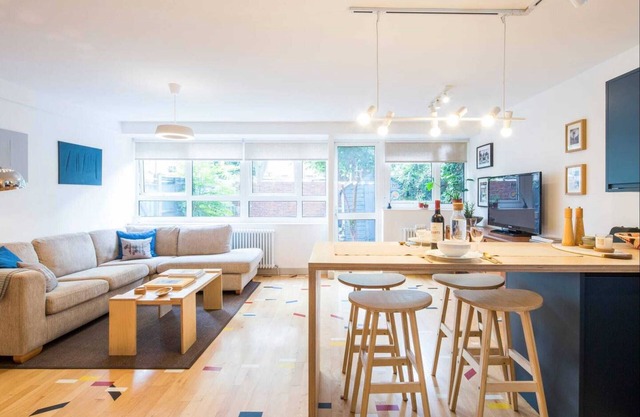 Modern Battersea Flat + Close to Central London