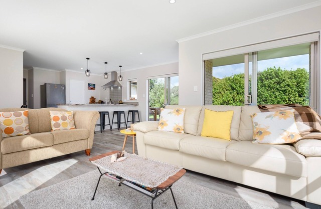Moderna escapada a la playa - Waihi Beach Holiday Home