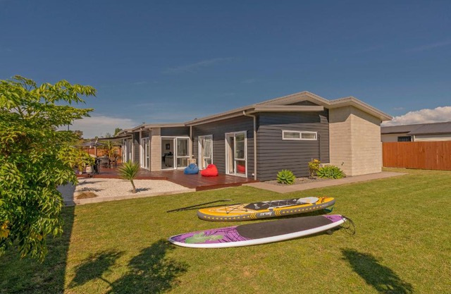 Modern Beach Pad - Whitianga Holiday Home