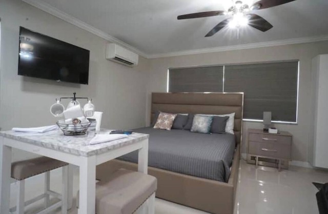 Modern Beach Studio 3