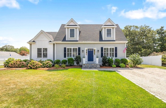 Modern Beachside Luxury – 4BR Home with Plunge Pool & Pool House