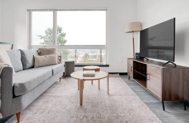 Modern Bellevue 2BR w/ BBQ, Gym & W/D, walkable area, by Blueground