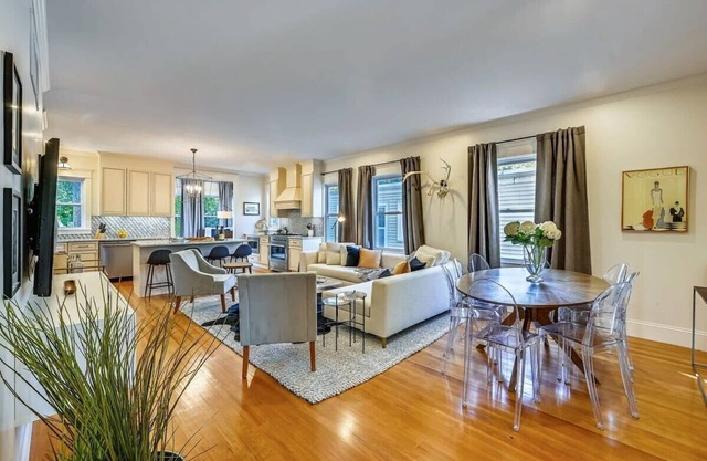 Modern Boston Condo | near T