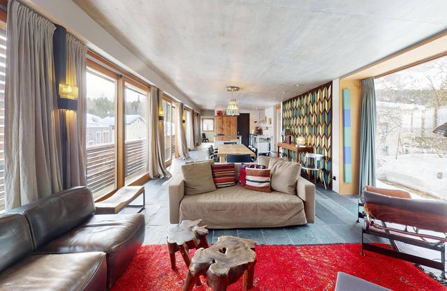 Modern, bright 4½ room flat on two floors (2nd & 3rd floor) with direct access t